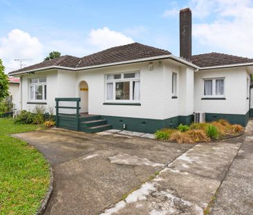 Spacious Family Home with Expansive Outdoor Living - Photo 3