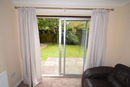 4 bedroom detached house to rent - Photo 2