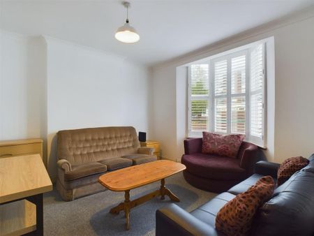 3 bedroom maisonette to rent - Photo 2