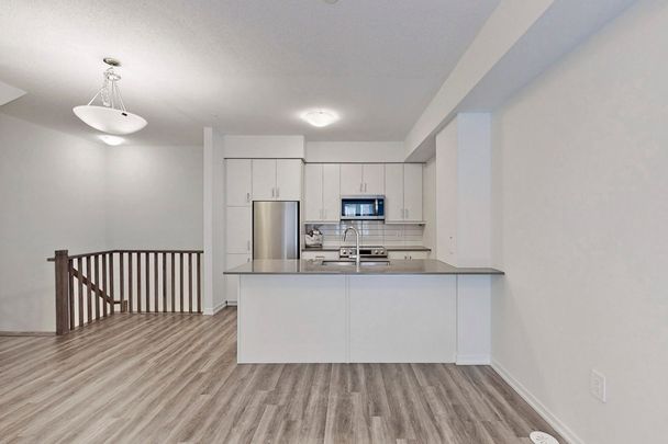 For Lease - 11 HONEYCRISP Crescent Unit# 20, Vaughan, Ontario - Photo 1