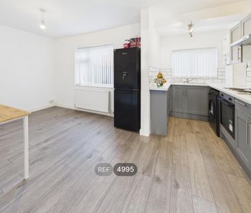 3 bedroom semi-detached house to rent - Photo 5