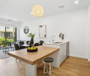 Stylish and Modern Three Bedroom Home in Popular Historic Suburb - Photo 5