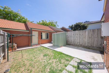 Stunningly Renovated 4-Bedroom Family Home in Prime Box Hill Location! - Photo 4
