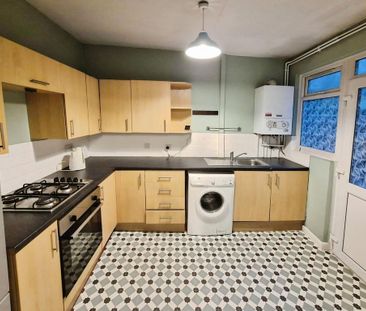 2 bedroom end of terrace house to rent - Photo 1