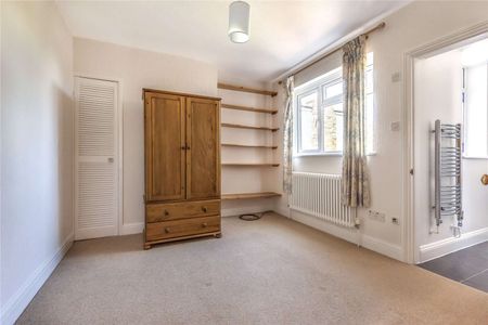 Well presented and spacious family home with access to Sevenoaks mainline station and town centre - Photo 3