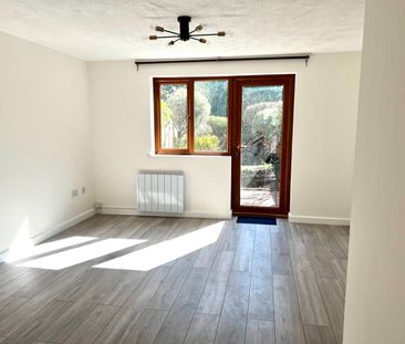 2 Bed Terraced House, Myrna Close, SW19 - Photo 2