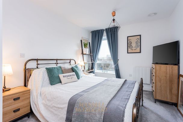 West Green Drive, Crawley, RH11 - Photo 1