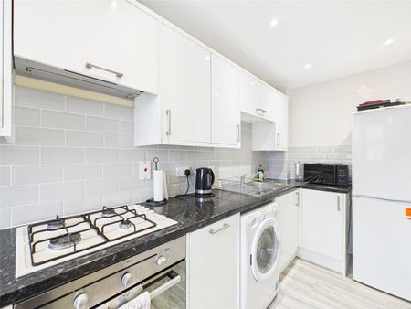 Dovecote Gardens, London, SW14 - Photo 2