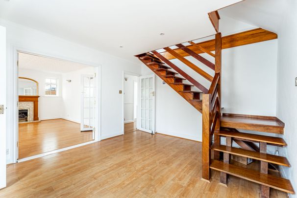 Available unfurnished from 08/12/2025 - Photo 1