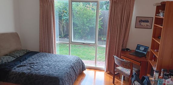 Cheltenham - Photo 2