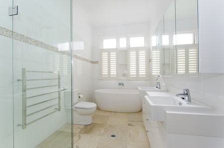 Stunning Executive Apartment - Photo 3