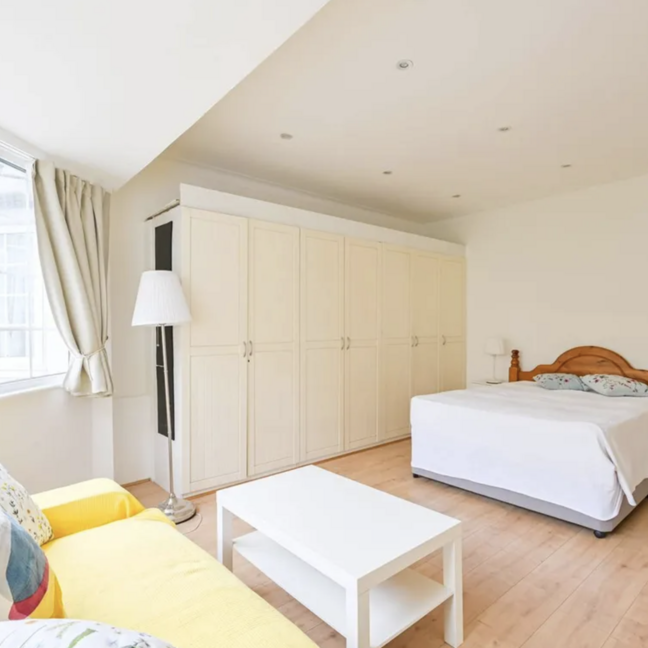 Studio to rent - Photo 1