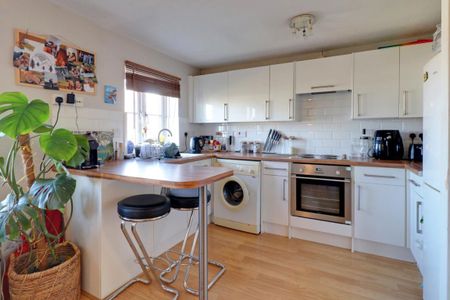 A 1 Bedroom Flat in Coppice Gate GL51 9QJ - Photo 5