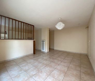 Location Appartement 2 pièces 43m² HYERES 83400 - Photo 3