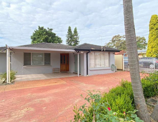 LOW MAINTENANCE HOME! - Photo 1