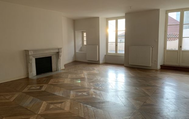 Location Appartement P4 Vue sur la chaîne des puys rénové(e) Thiers - Photo 1