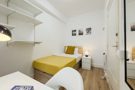 Carrer del Rosselló, Barcelona, Catalonia 08008 - Photo 2