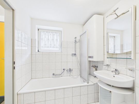 Charmante 2-Zimmer-Wohnung mit verglaster Loggia und Tiefgaragenplatz in Bregenz - Photo 1