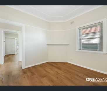 PICTURE PERFECT WITH EVERYTHING AT YOUR DOOR! - Photo 6