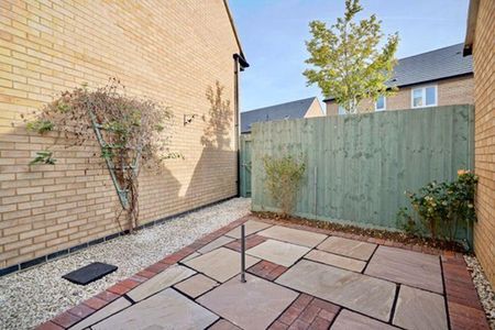 2 bedroom coach house to rent - Photo 3