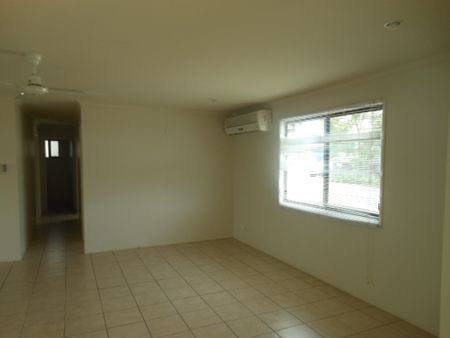 WELL PRESENTED THREE BEDROOM UNIT - Photo 4