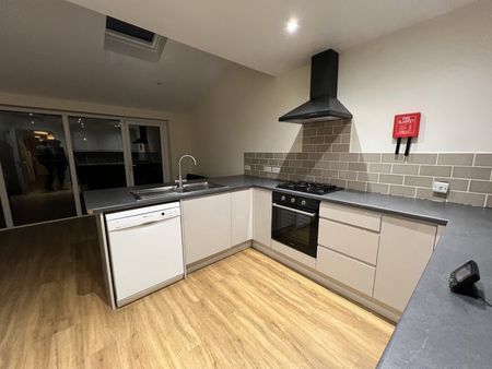 The Perfect House share for NHS professionals! 17A Cavendish Drive Rm 3 - Photo 4