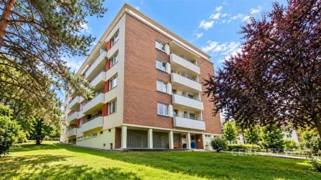 Útulný a zařízený byt 3+1 s balkonem a výhledem na panoramu ve vyhledávané lokalitě Příluky, Zlín, ulice Přílucká 4116, ihned k pronájmu. - Fotografie 3