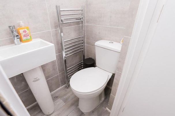 4 bedroom terraced house to rent - Photo 1