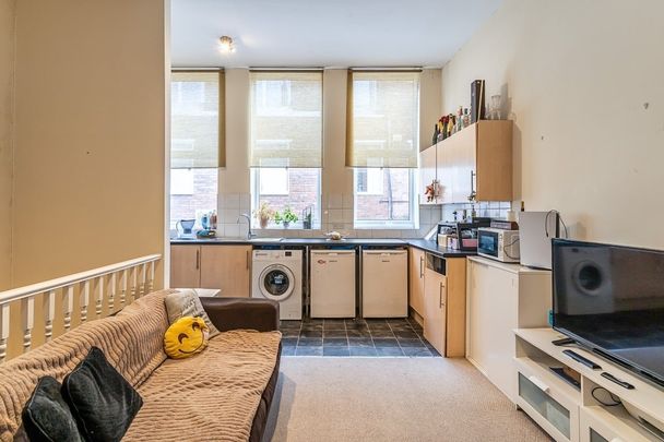 2 bedroom flat to rent - Photo 1