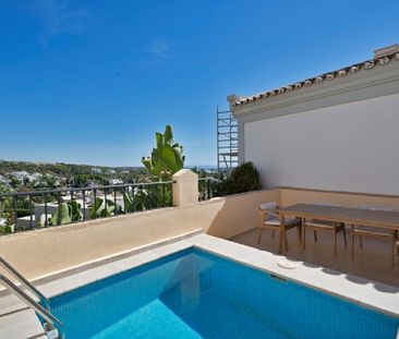 5 Bedroom Townhouse For Rent in Nueva Andalucía, Málaga - Photo 4