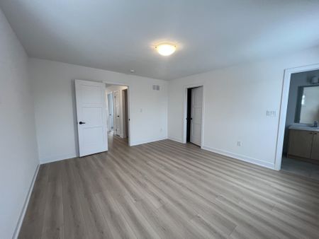 For Lease - 21 Hay Lane, Barrie, Ontario - Photo 2