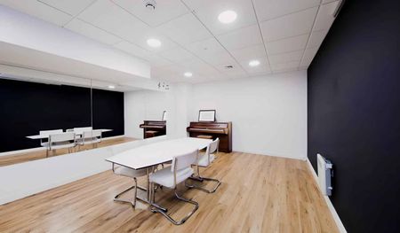 Extra Large High Double Ensuite - Photo 4