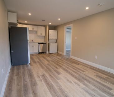 **RENOVATED FULLY DETACHED UNIT FOR RENT IN WELLAND!** - Photo 5