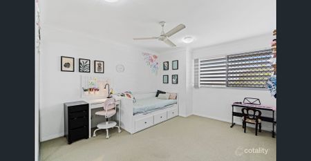 Perfect Location in the heart of Annerley Precinct - Photo 4