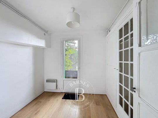 Tout savoir sur cette maison dans le quartier Centre, à Saint-Cloud - Photo 1