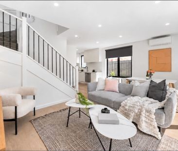 Modern Two-Bedroom Living in a Sought-After Murrumbeena Location - Photo 1