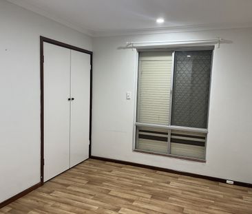 Very Tidy 3x1 with large shed to rear - Photo 6