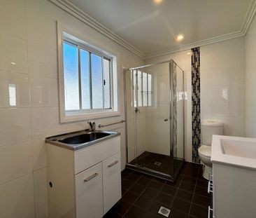 Renovated Apartment in Character Filled Victorian Terrace - Photo 3