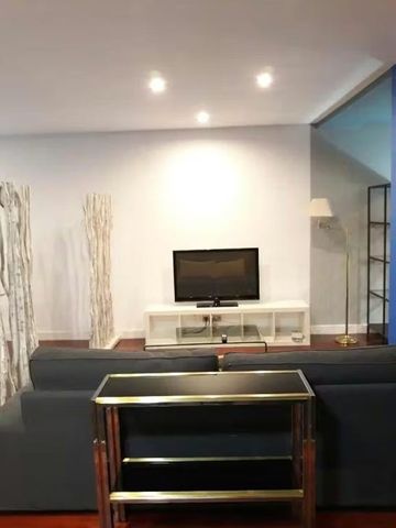 Calle de Sebastián Elcano, Madrid, Community of Madrid 28012 - Foto 2