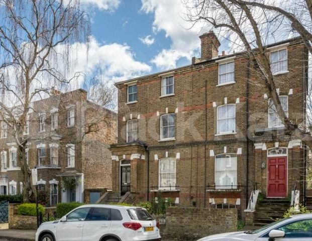 Spacious Three-Bedroom Apartment – Penn Road, N7 - Photo 1