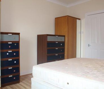 3 bedroom flat to rent - Photo 6