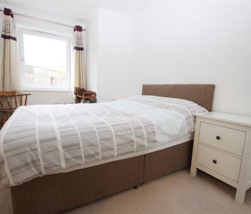 2 bedroom Flat to let - Photo 4