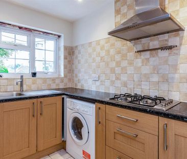 4 bedroom terraced house to rent - Photo 3