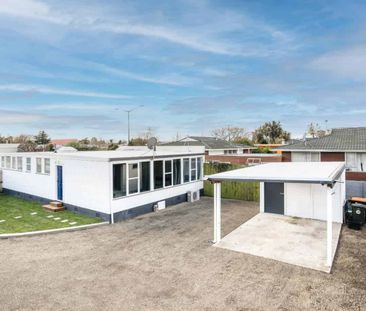 Three bedroom low-maintenance home - Photo 4