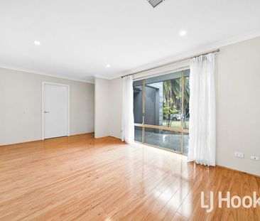 4x2x2 with theatre and study in Greenwood - Photo 2