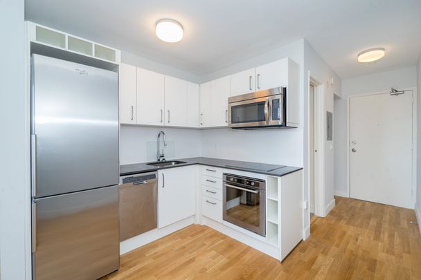 800 Richmond Street West - Photo 1