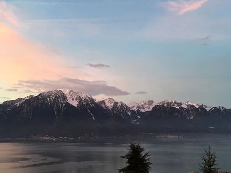 Français : Appartement de 4.5 pièces au 2ème étage avec vue sur le lac et montagnes. - Foto 2