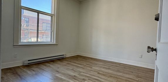 Ville-Marie - Superbe 6 1/2 Rénové - Photo 2