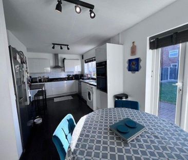 3 bedroom semi-detached house to rent - Photo 1