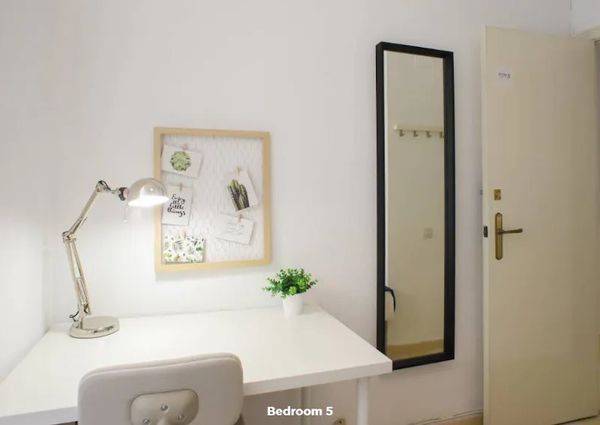 Avenida del Reino de Valencia, Valencia, Valencian Community 46005